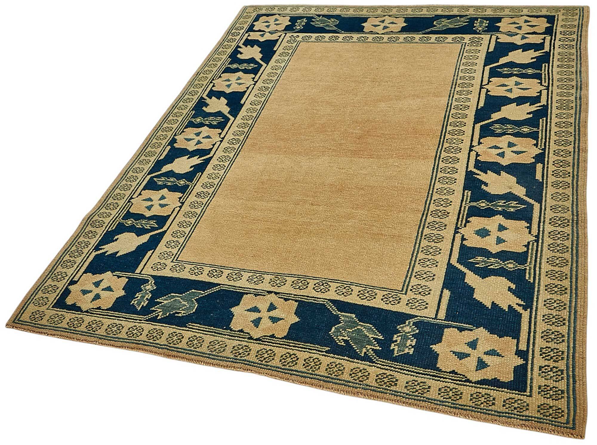 Turkish Vintage Anatolian Rug 142 cm x 192 cm