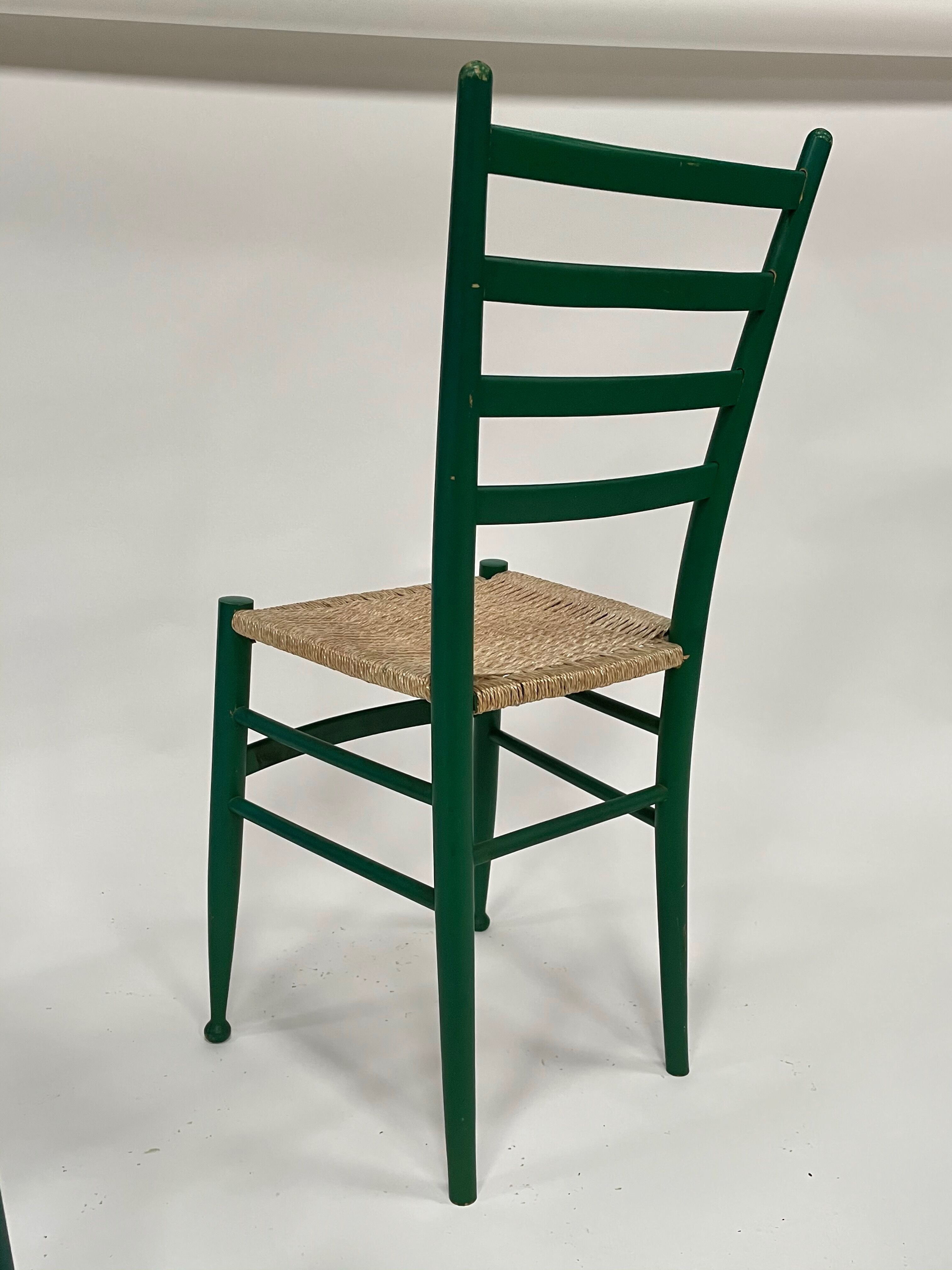 Lot de 4 chaises en bois dans le modèle italien de Chiavari