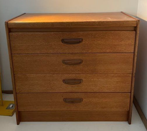 Vintage chest of drawers