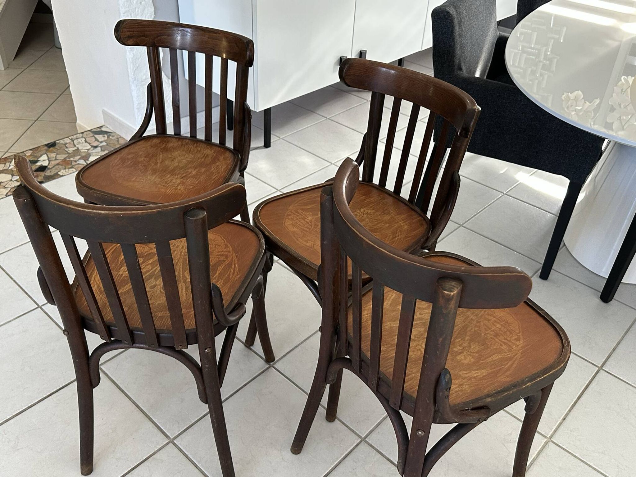 Suite de 4 chaises de bistrot vintage années 1960