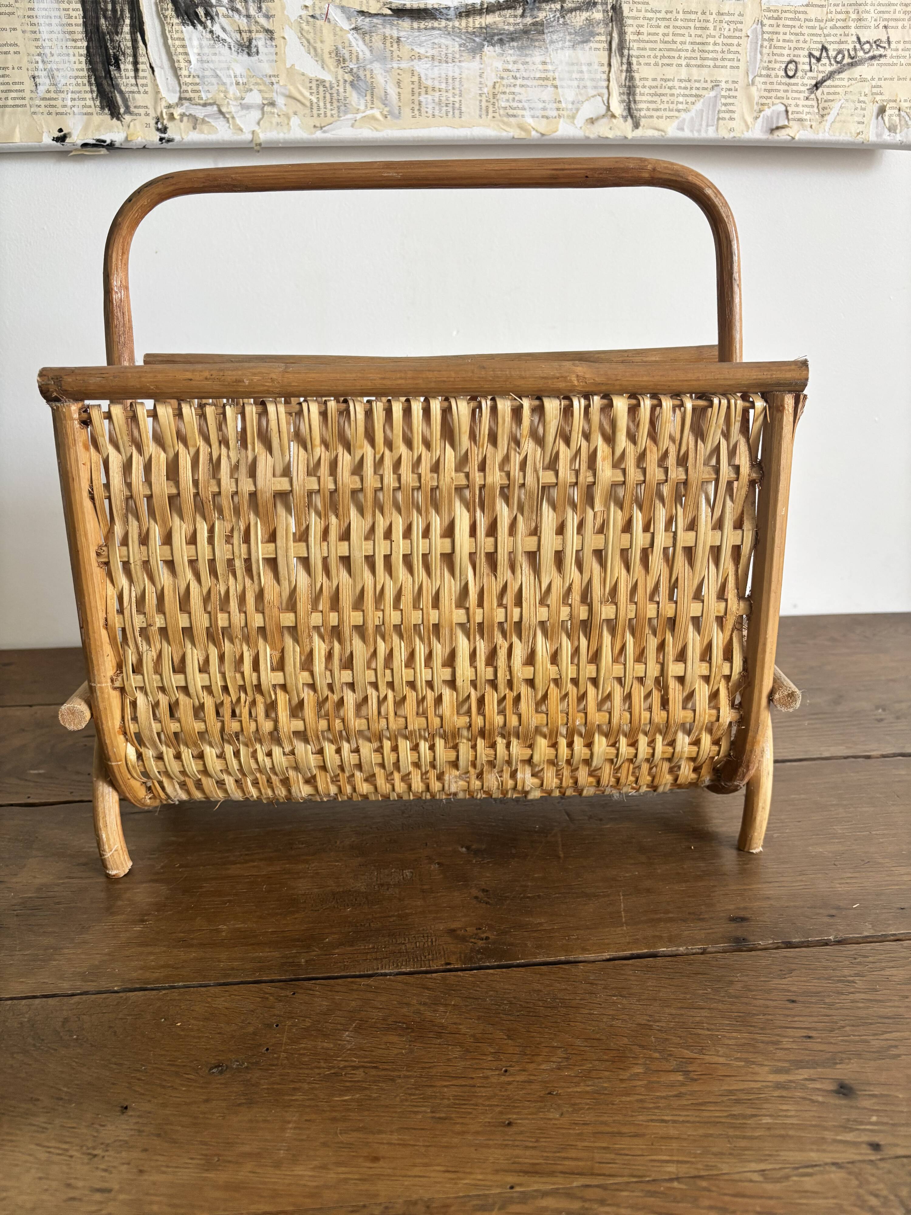 Porte-revues vintage en rotin naturel  des années 60