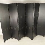 Red velvet screen with black skai