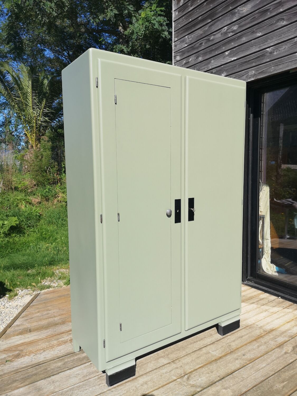 Renovated compact Mado buffet