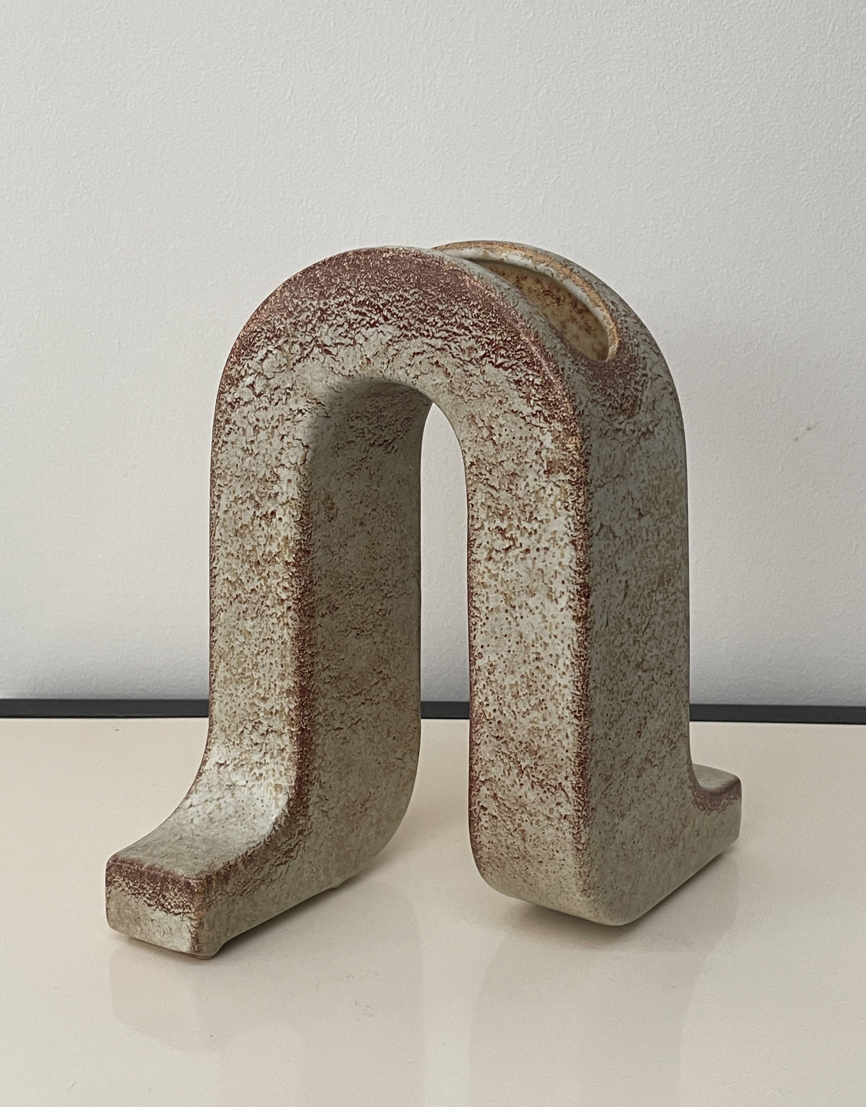 Original and sculptural vase in glazed ceramic, designed by Roberto Rigon