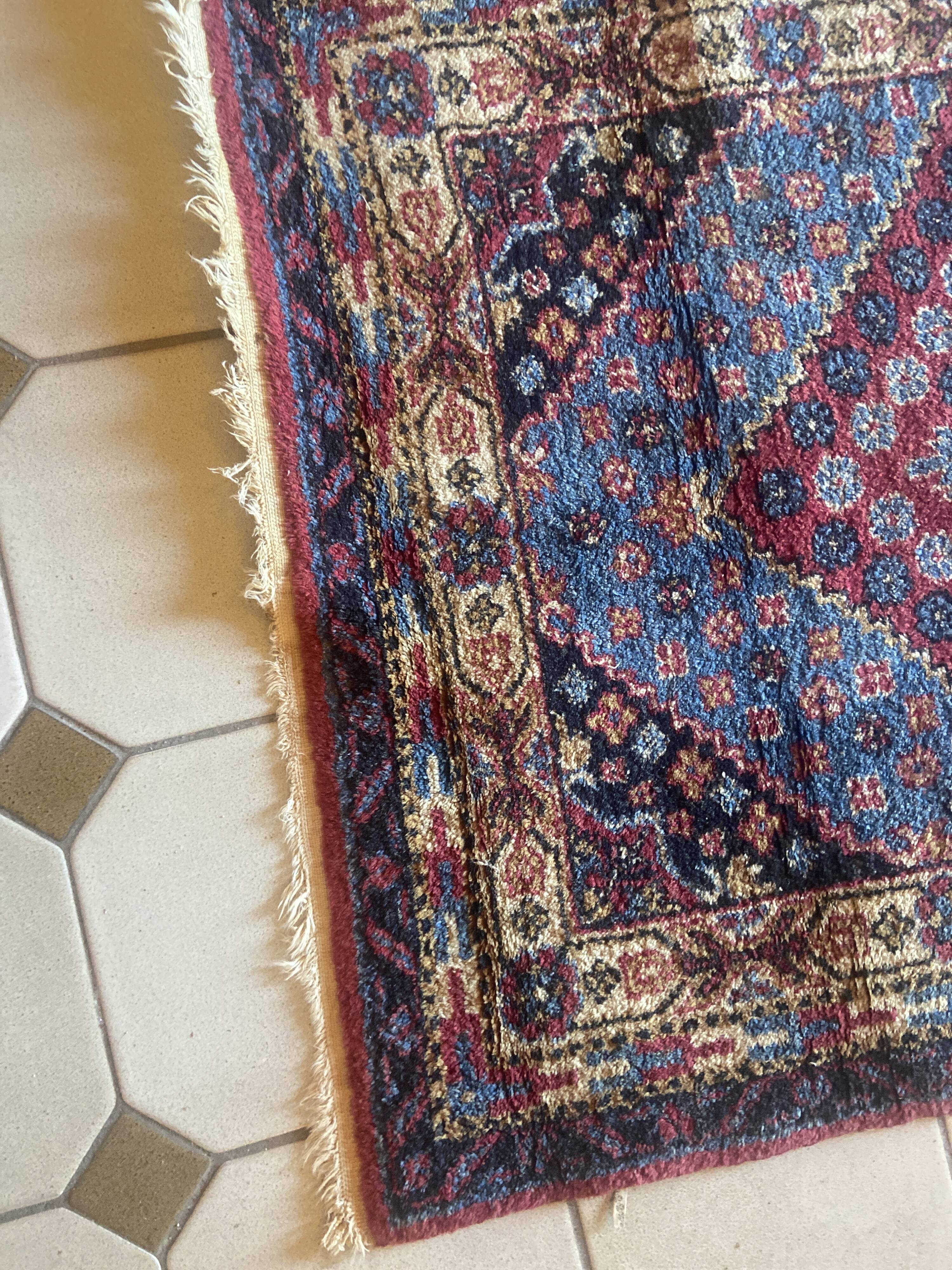 Tapis d'Orient persan ancien en laine à médaillon central