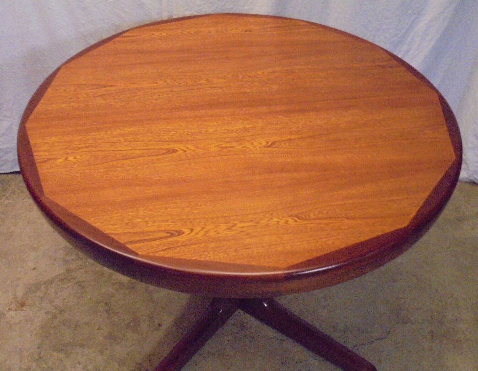 Round dining table with 2 70s extensions