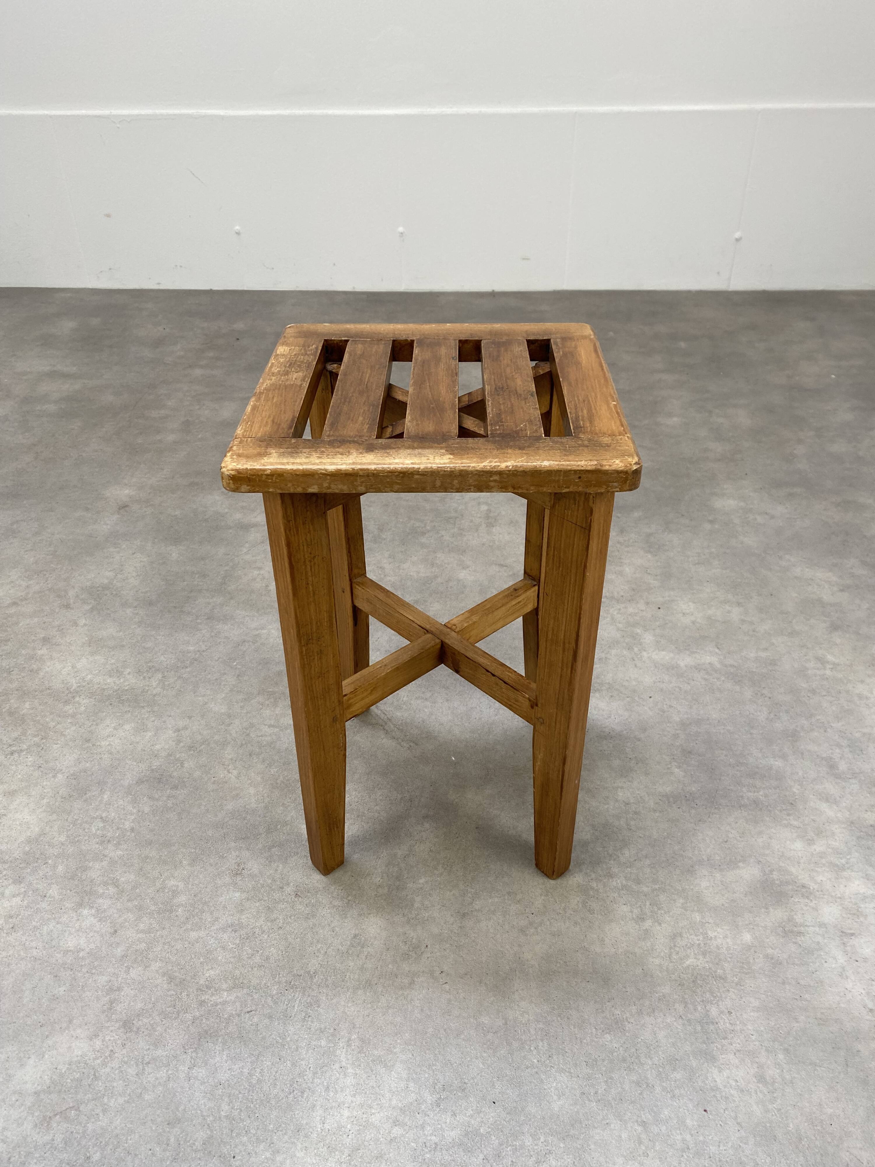 Stool reconstruction 50s with wooden slats