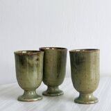 3 mazagrans en céramique verte.