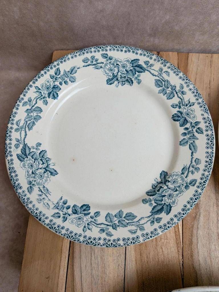 Set of 3 flat plates in ironstone Debray – Guadeloupe Service