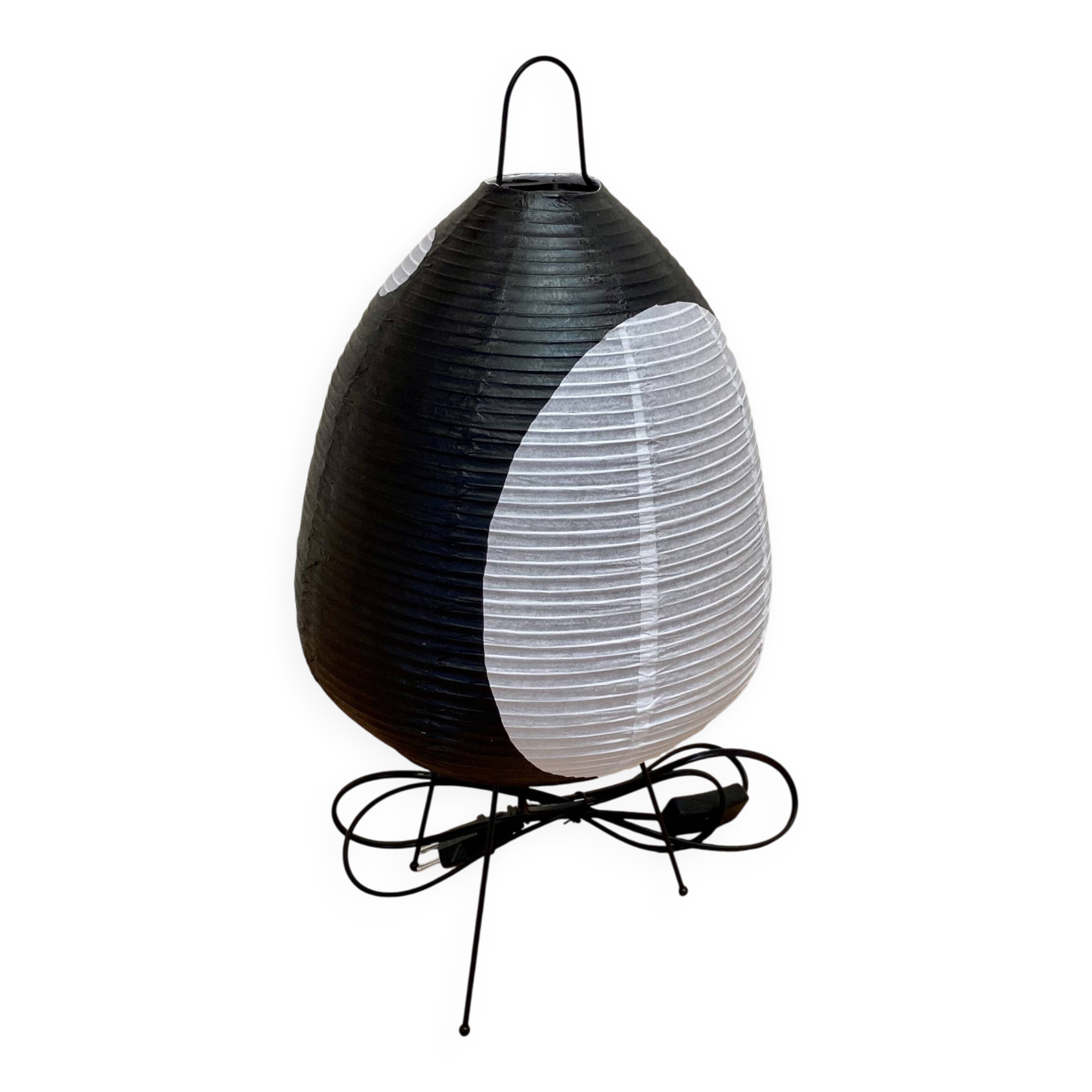 Lampe noire "design papier et métal".