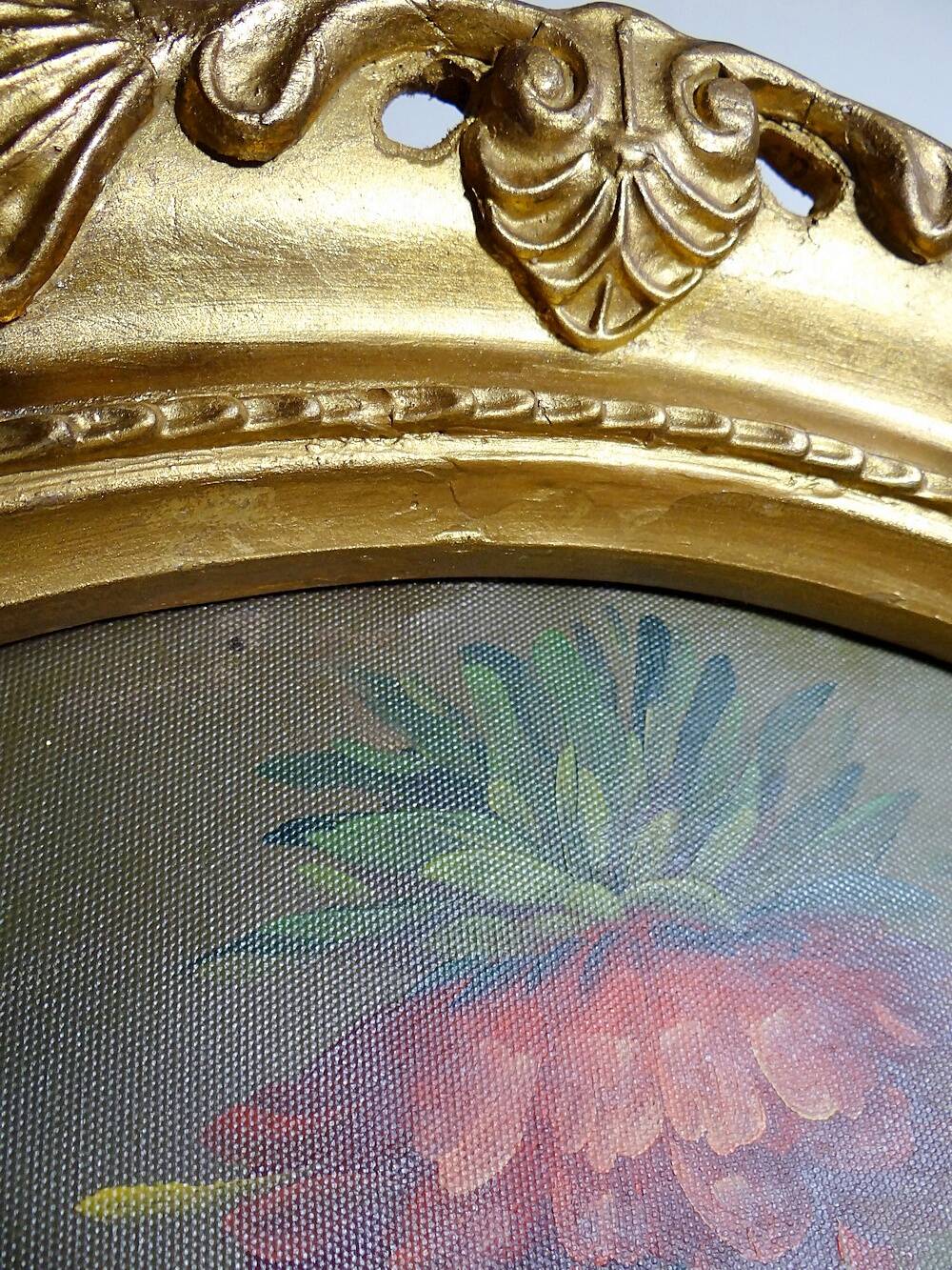 Large oil on canvas bouquet medallion wooden frame gilded stucco vintage