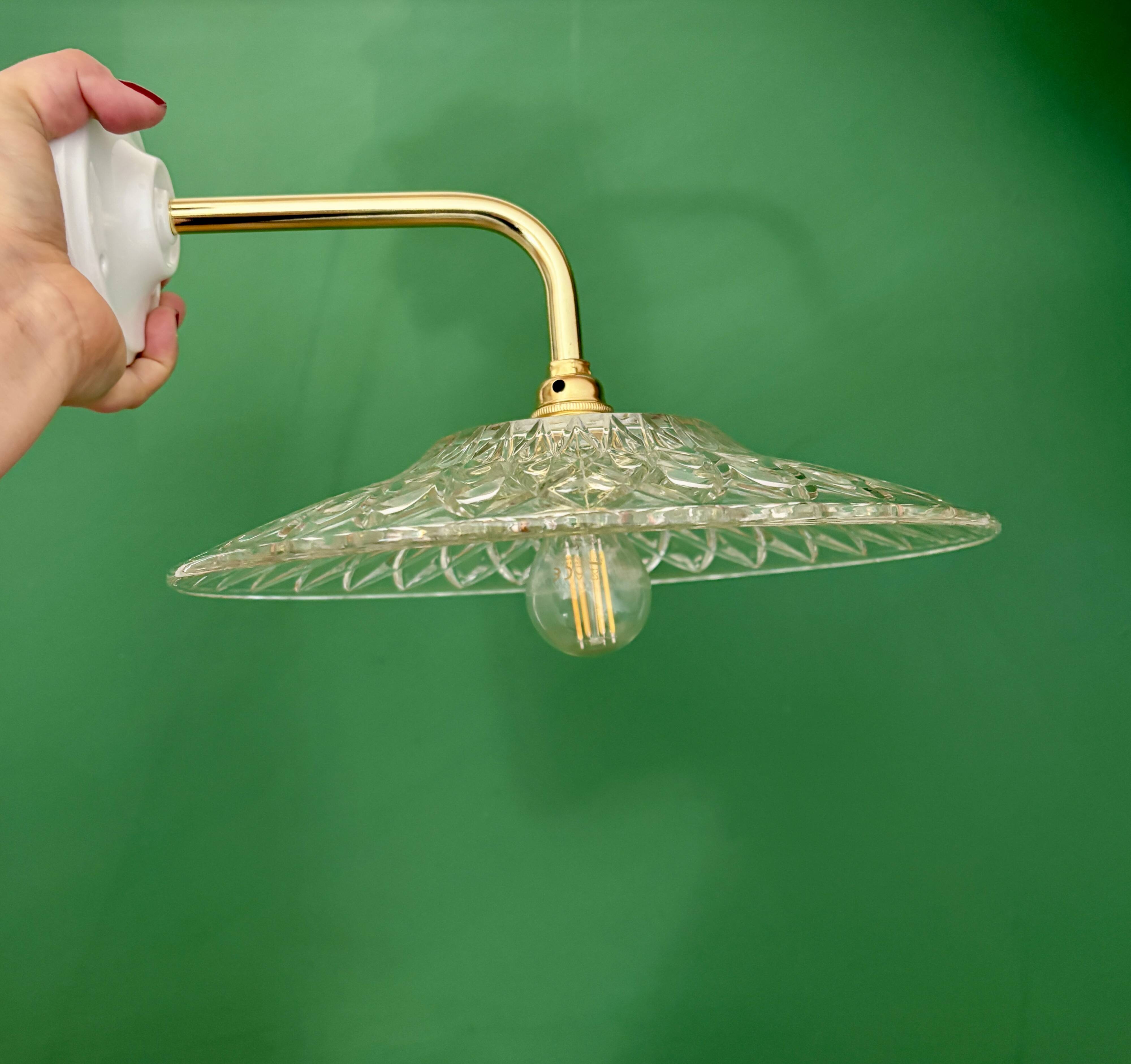 Coudé wall lamp with an old cut glass lampshade - tableware collection