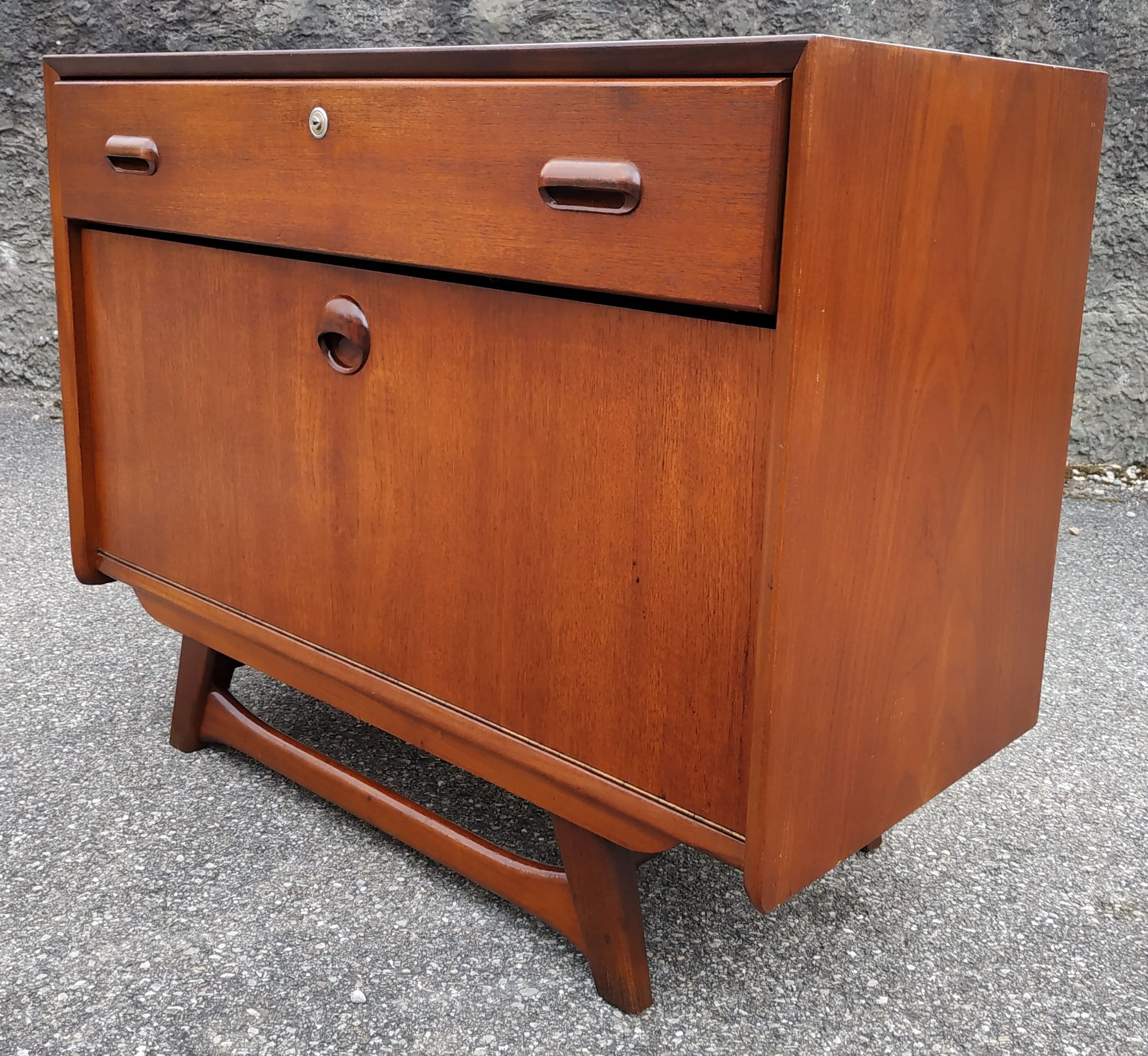 Commode scandinave par Louis van Teeffelen 1960