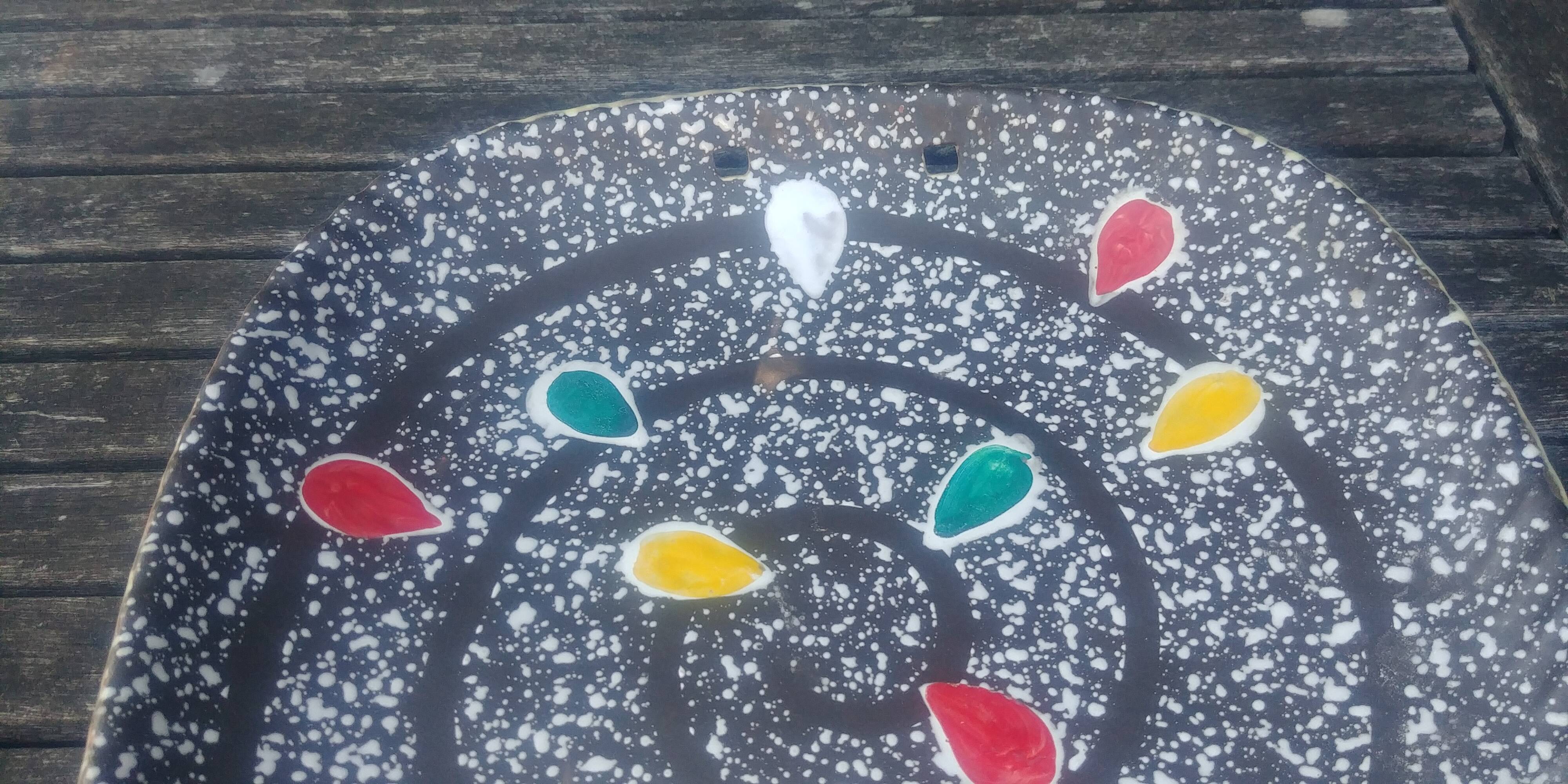 Decorative plate/serving dish in glazed ceramic from the 50s/60s, signed