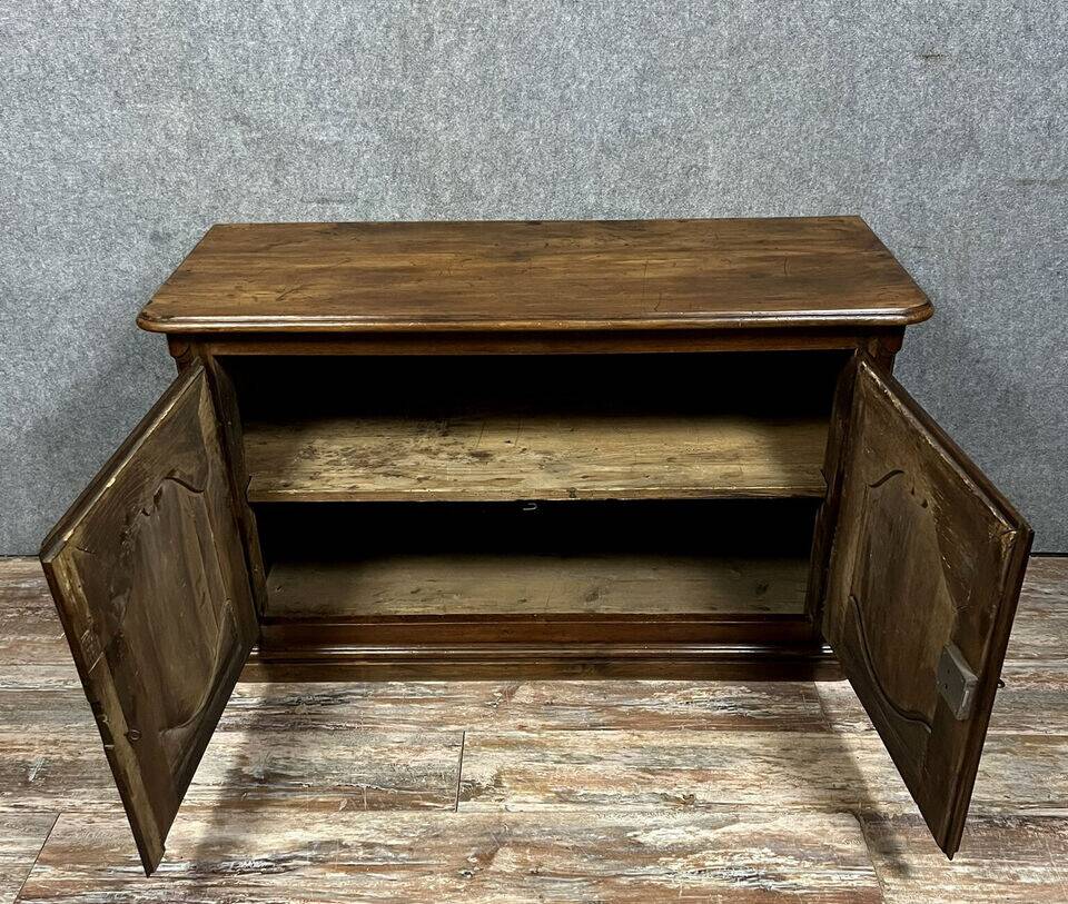 Louis XIV period hunting lodge sideboard in solid walnut circa 1700