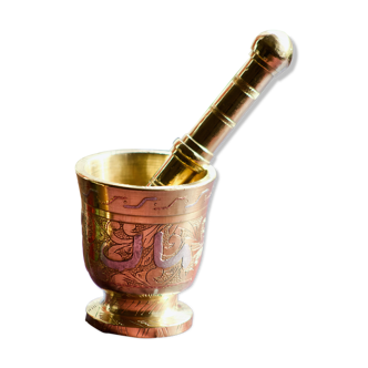 Mortier et son pilon en laiton aux motifs orientaux d'or et d'argent