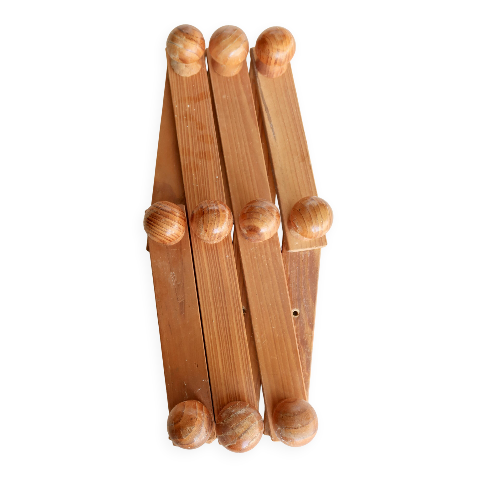 Antique wall-mounted coat rack accordion in dark pine, 10 wooden hooks.