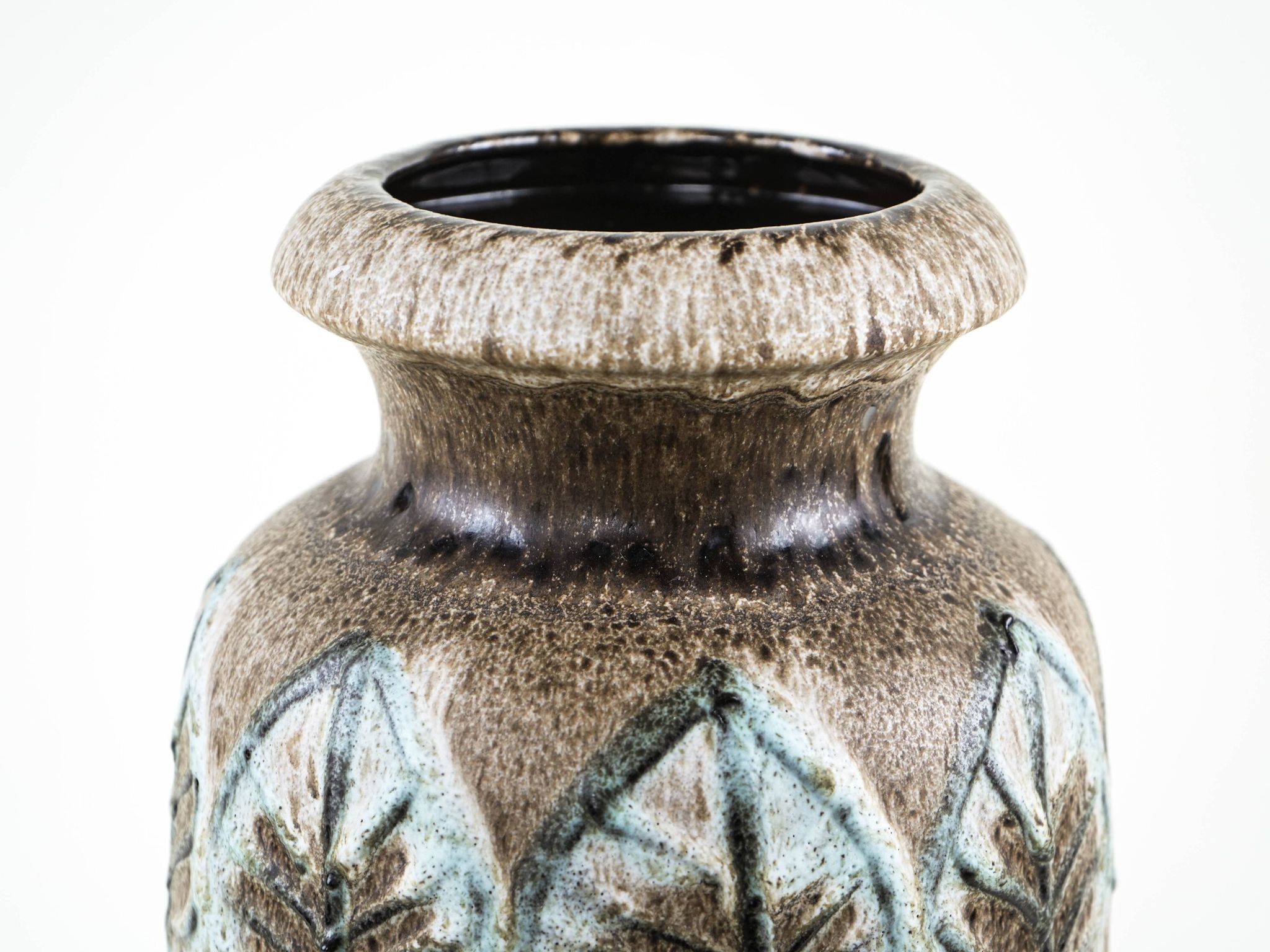 Vase en céramique Scheurich avec motif en relief botanique, Allemagne, années 1970.