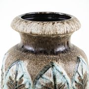 Vase en céramique Scheurich avec motif en relief botanique, Allemagne, années 1970.