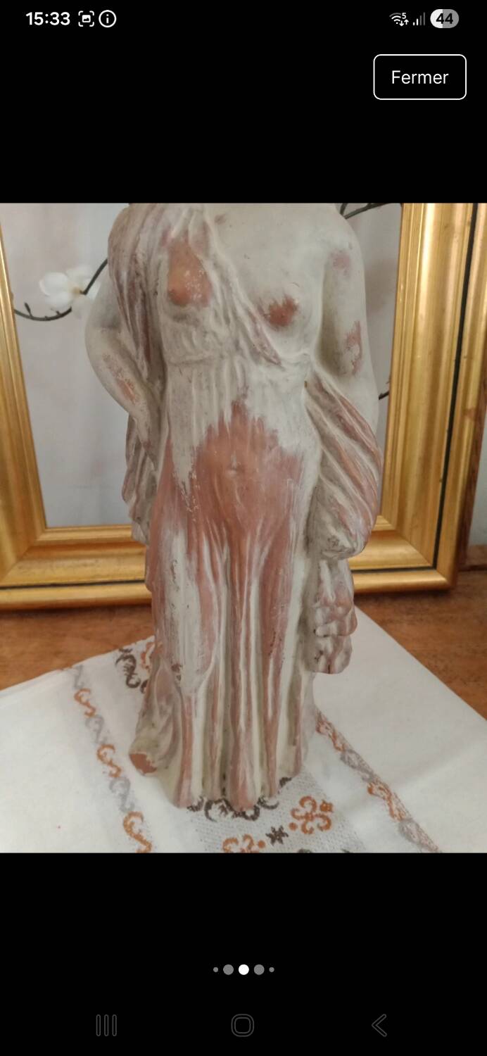 Statuette Louvre Museum Tanagra