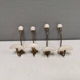 Patères en laiton et porcelaine blanche brute