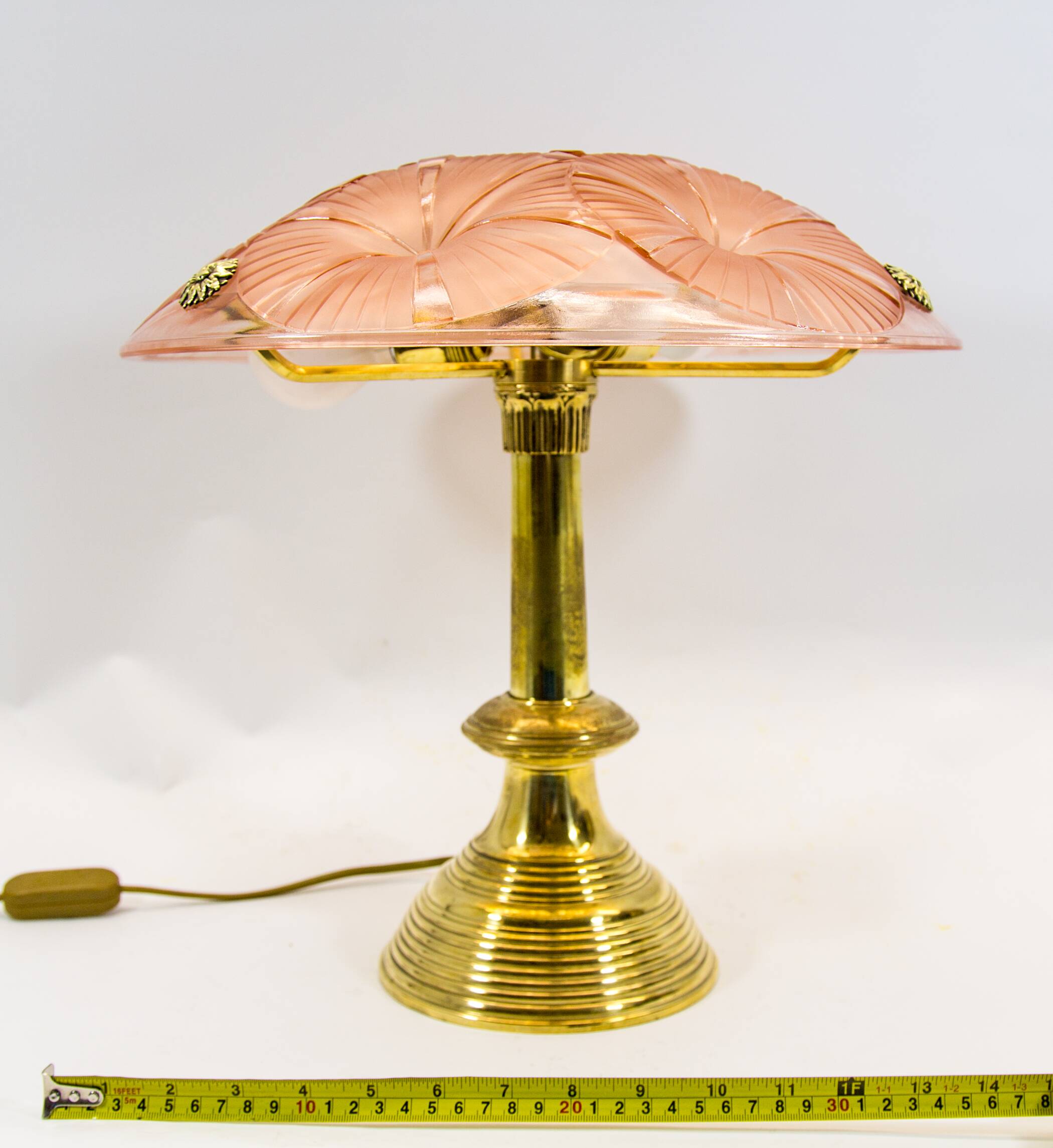 Lampe de table Dégué | Art Déco | Base en laiton lourd | millésime des années 1930