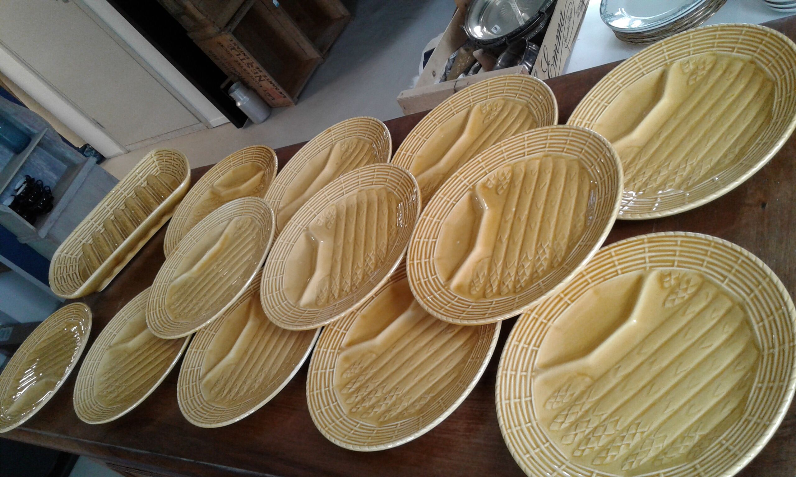Service in Asparagus .12 plates and dish Sarreguemines