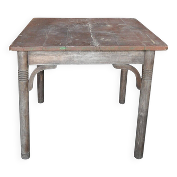 Rustic Thonet table in brown beech, circa 1920, with slatted top and turned legs.