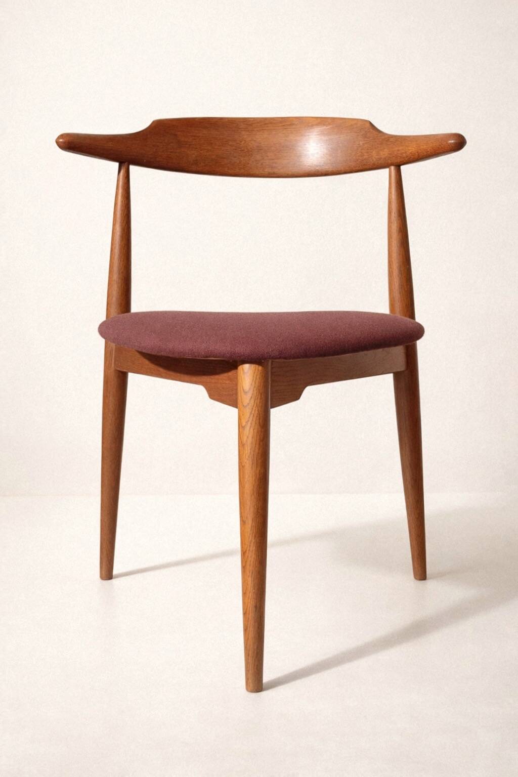 Tripod chair Heart Hans Wegner Fritz Hansen