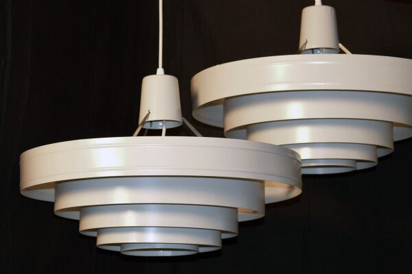 Saturn pendant light in satin white lacquered metal