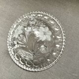 Empty glass pocket on three legs