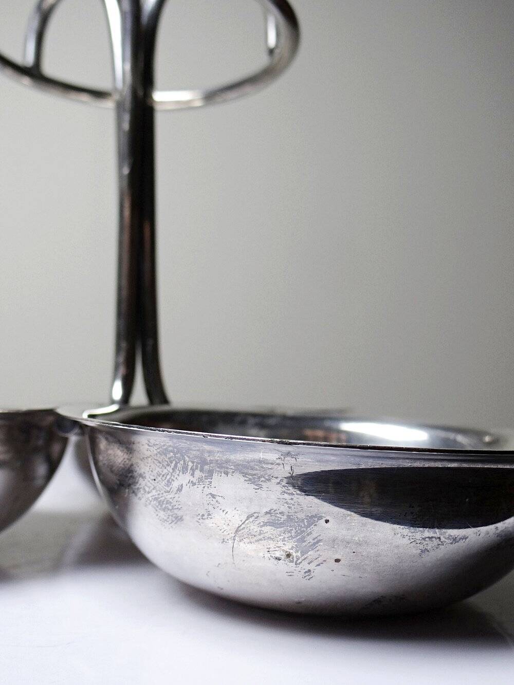 Small display stand with 3 vintage silver-plated metal bowls in Art Deco style