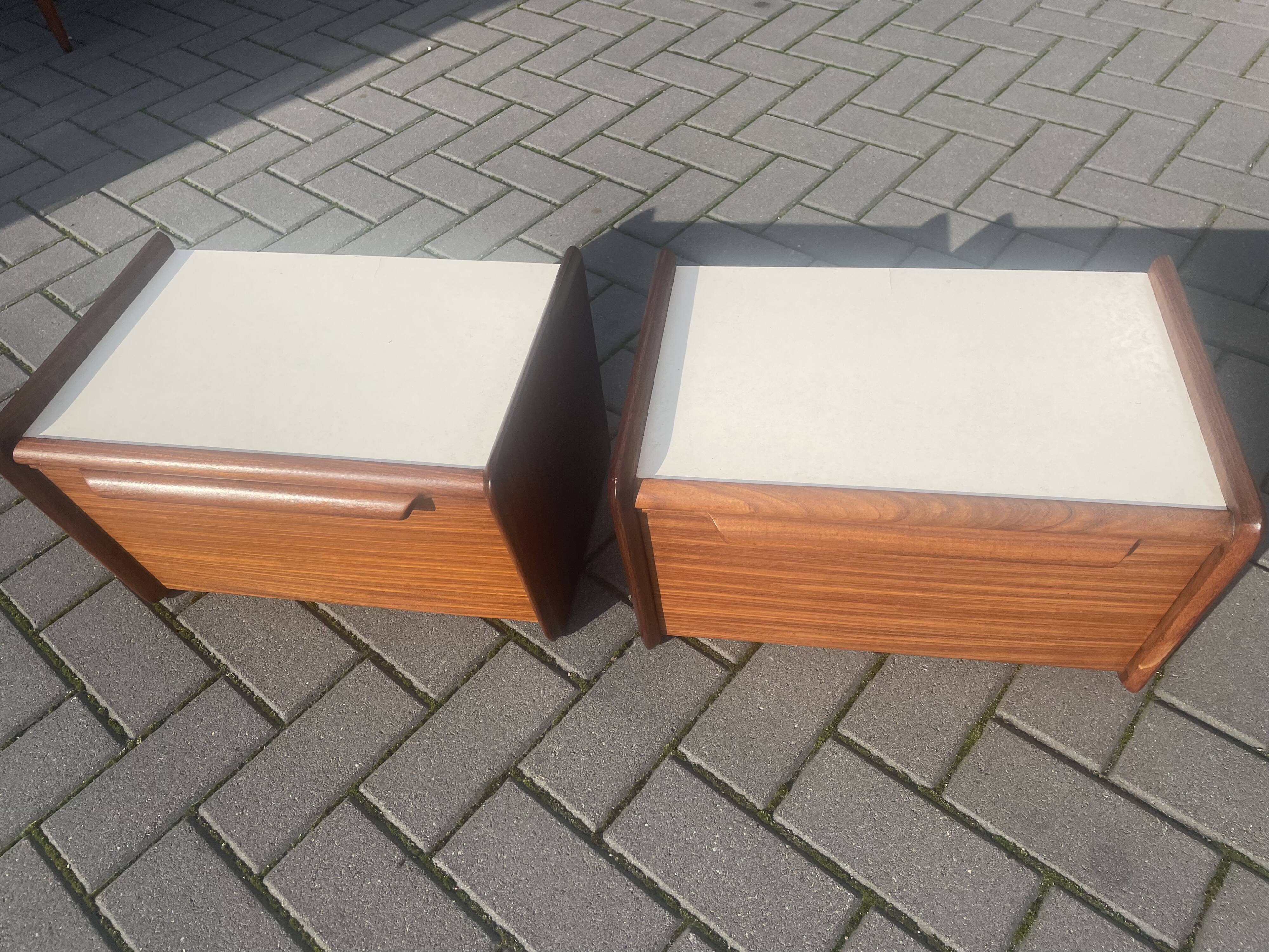 2 hanging bedside tables