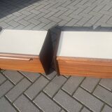 2 tables de chevet suspendues