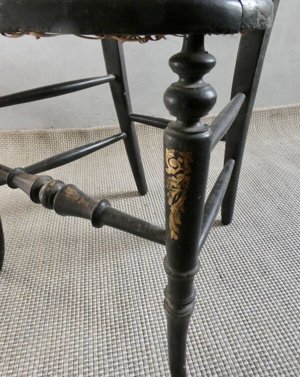 Chaise cannée Napoléon III en bois noirci et nacre