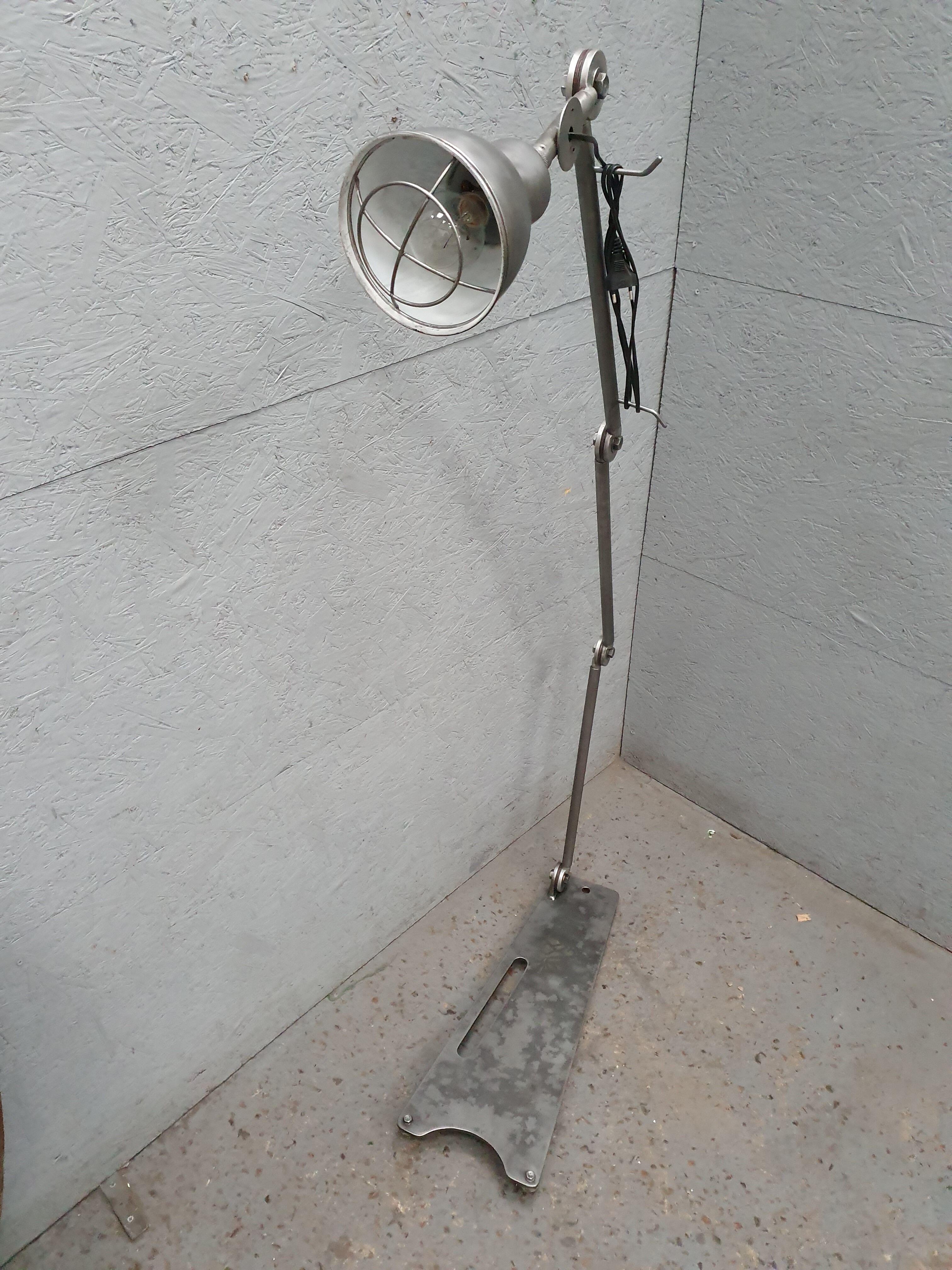 Devil lamp industrial body lamp four folding arms