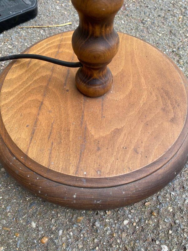Lampadaire vintage italien Relco Milano en bois massif sculpté