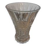 Petit vase en verre taillé