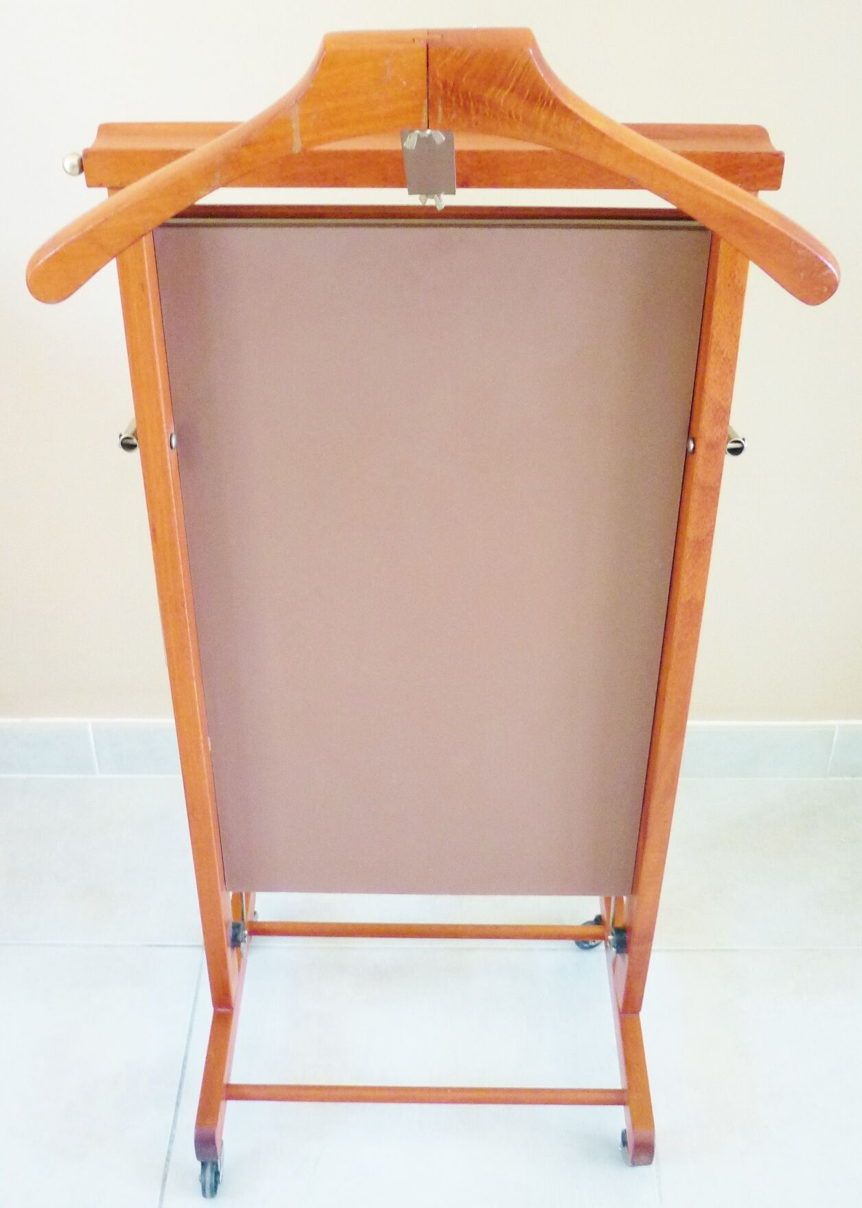 Wooden valet, signed Fratelli Reguitti, 60s, on wheels