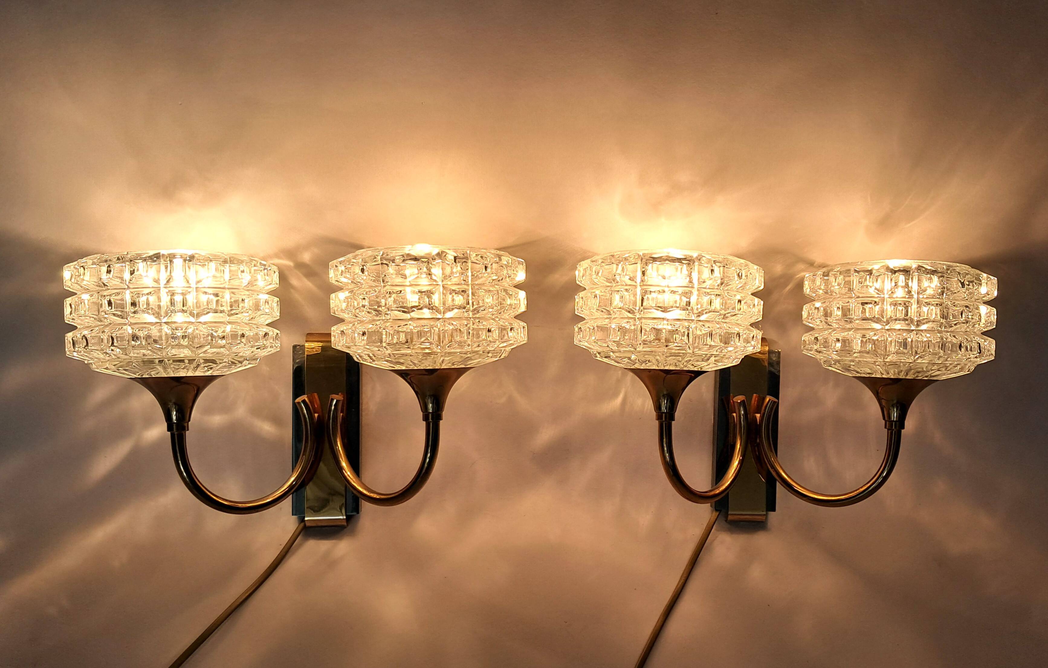 Pair of two-light wall sconces in gilded brass and blue from the 1950s.