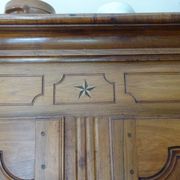 magnificent two-body buffet from the 18th century in walnut – an exceptional antique piece