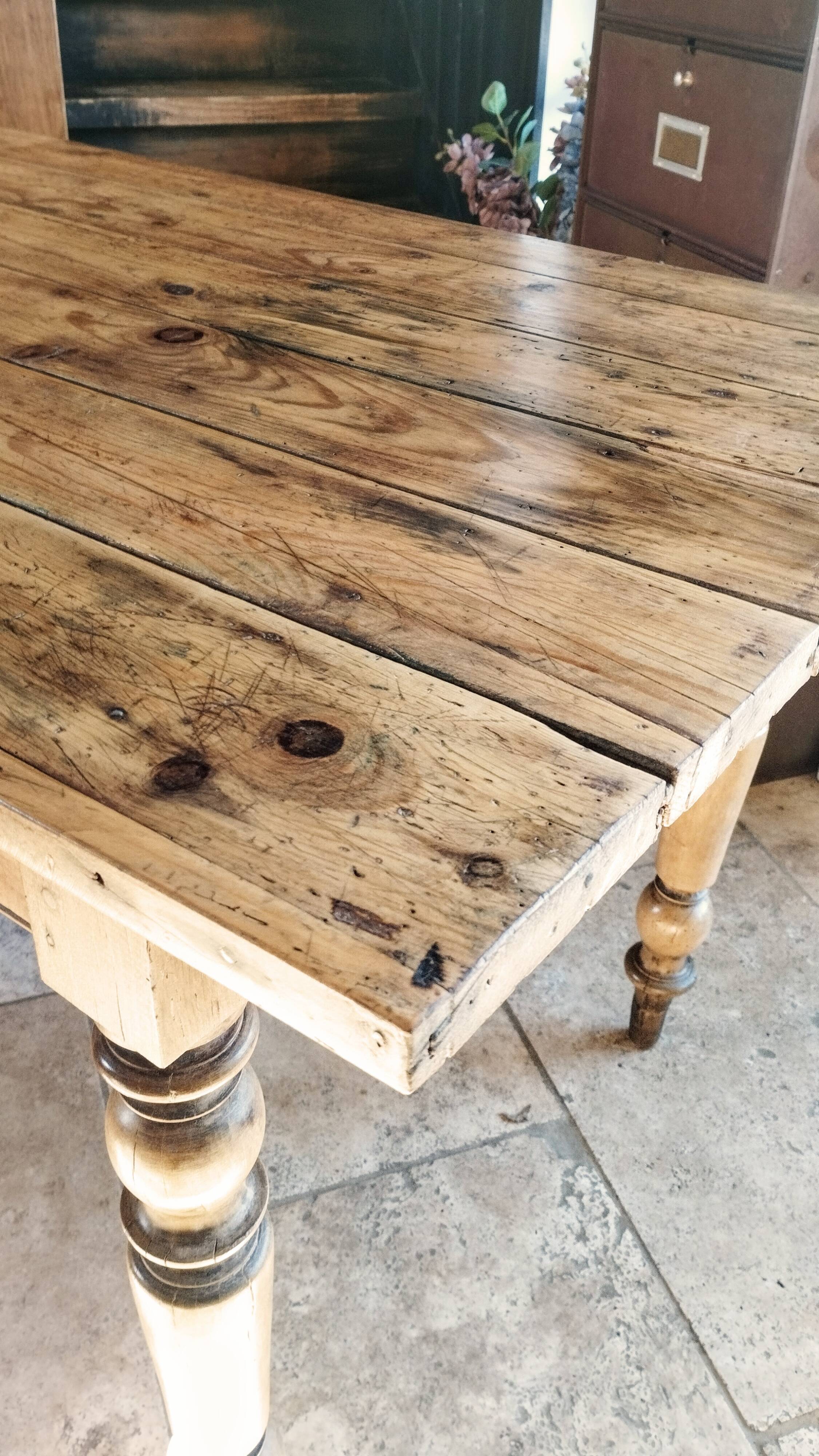 Farmhouse table dating from the end of the 19th century