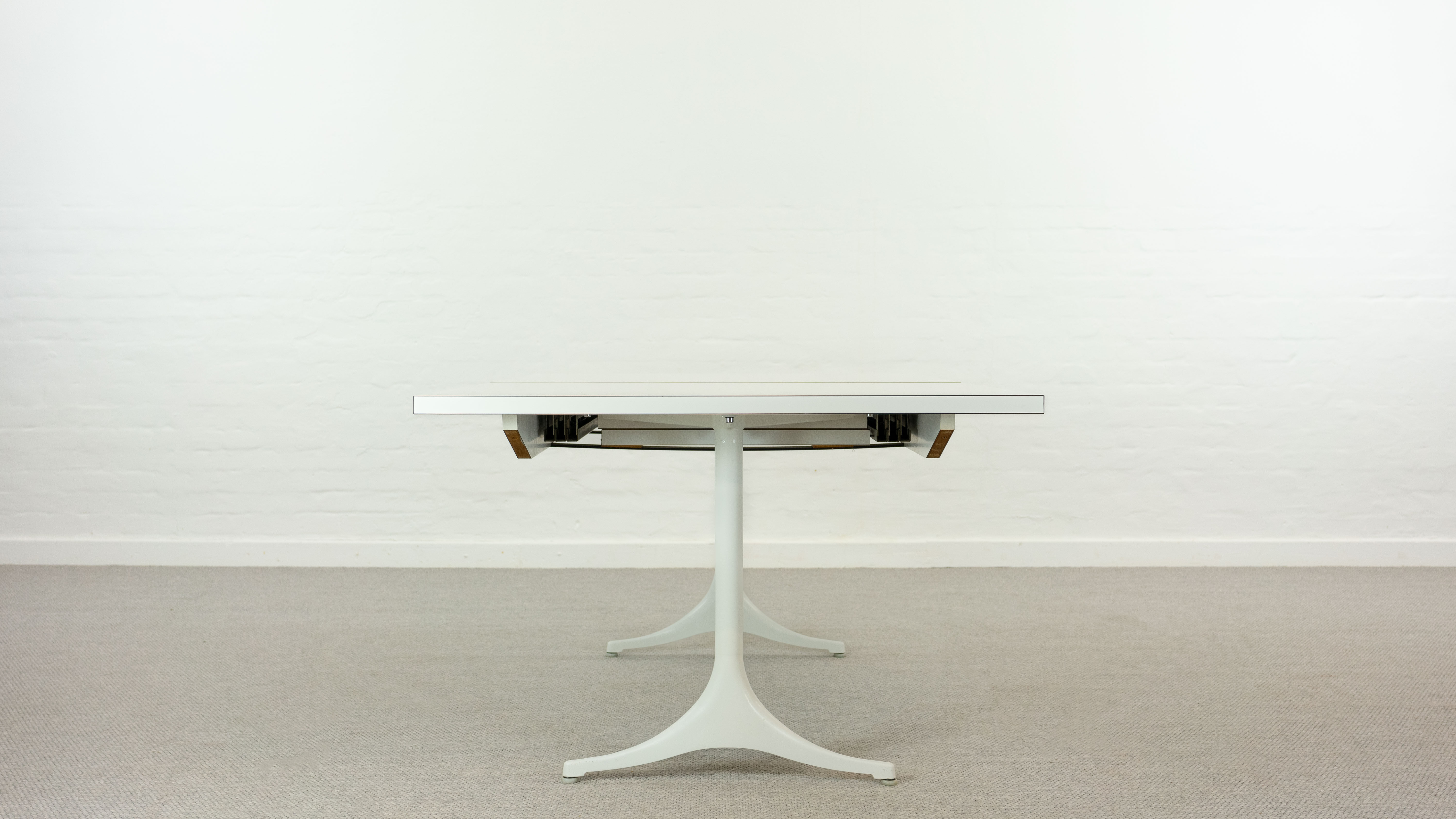 Extendable pedestal dining table by George Nelson for Herman Miller