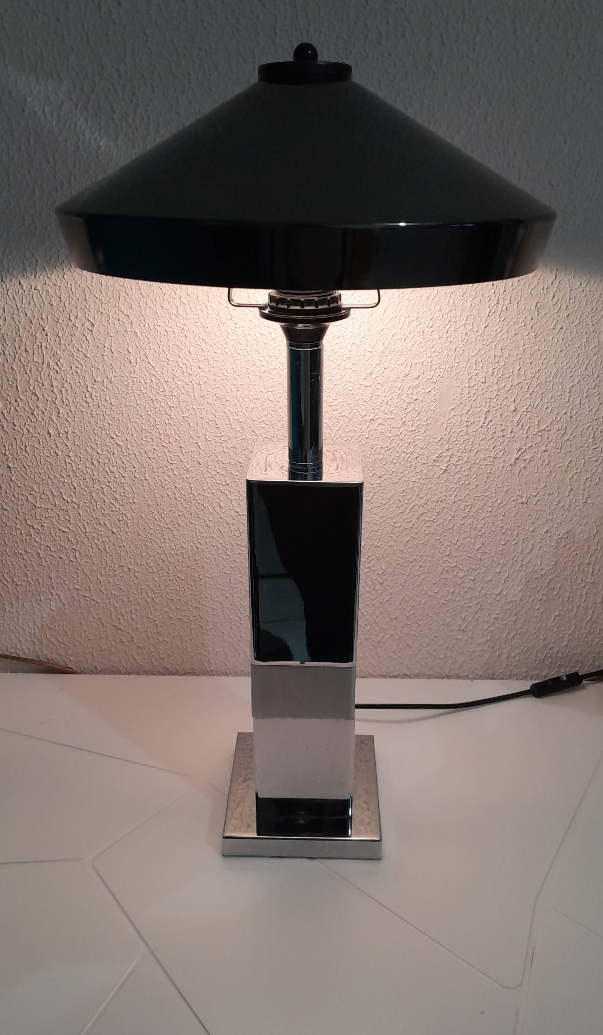 Grande lampe en acier chromé vintage 1990