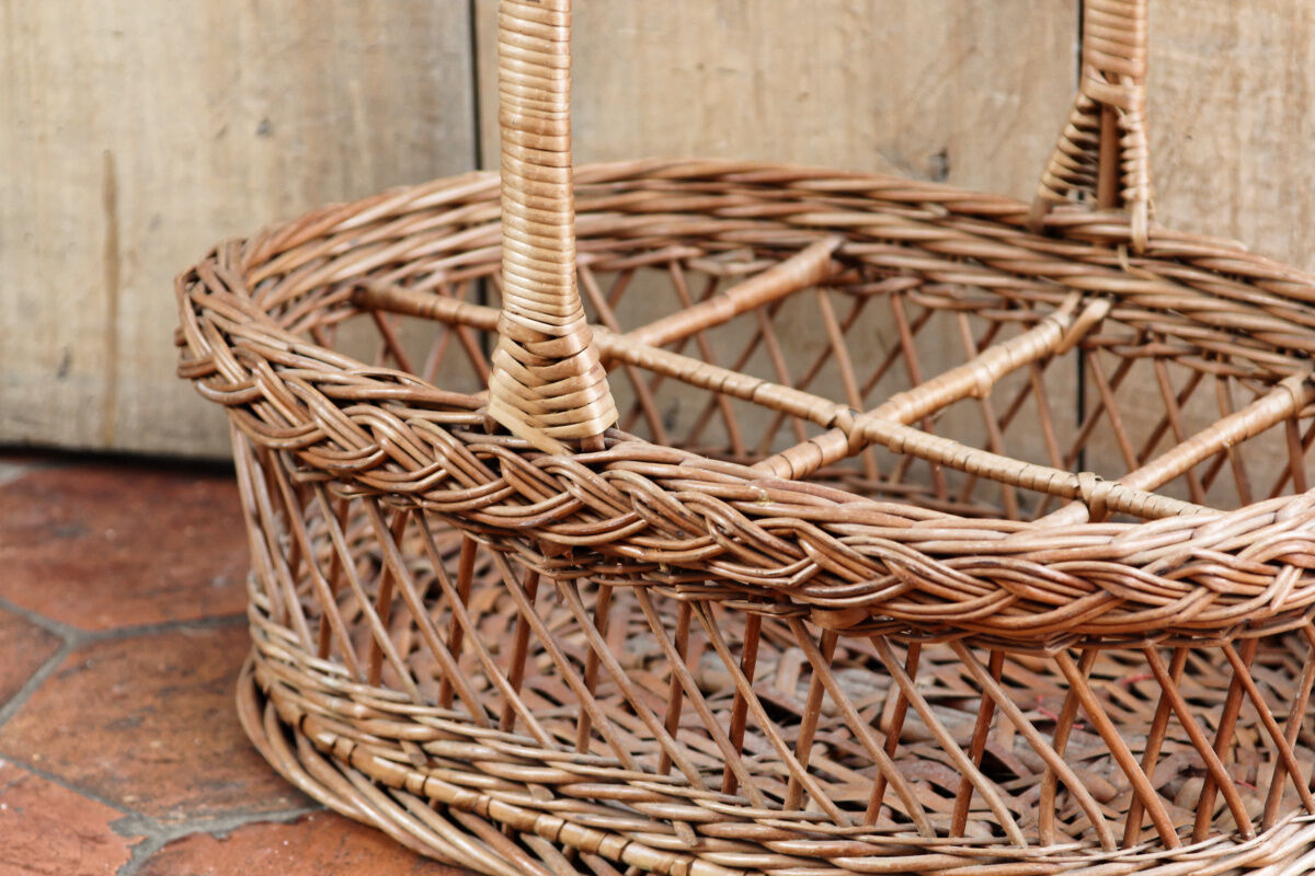 Wicker bottle basket