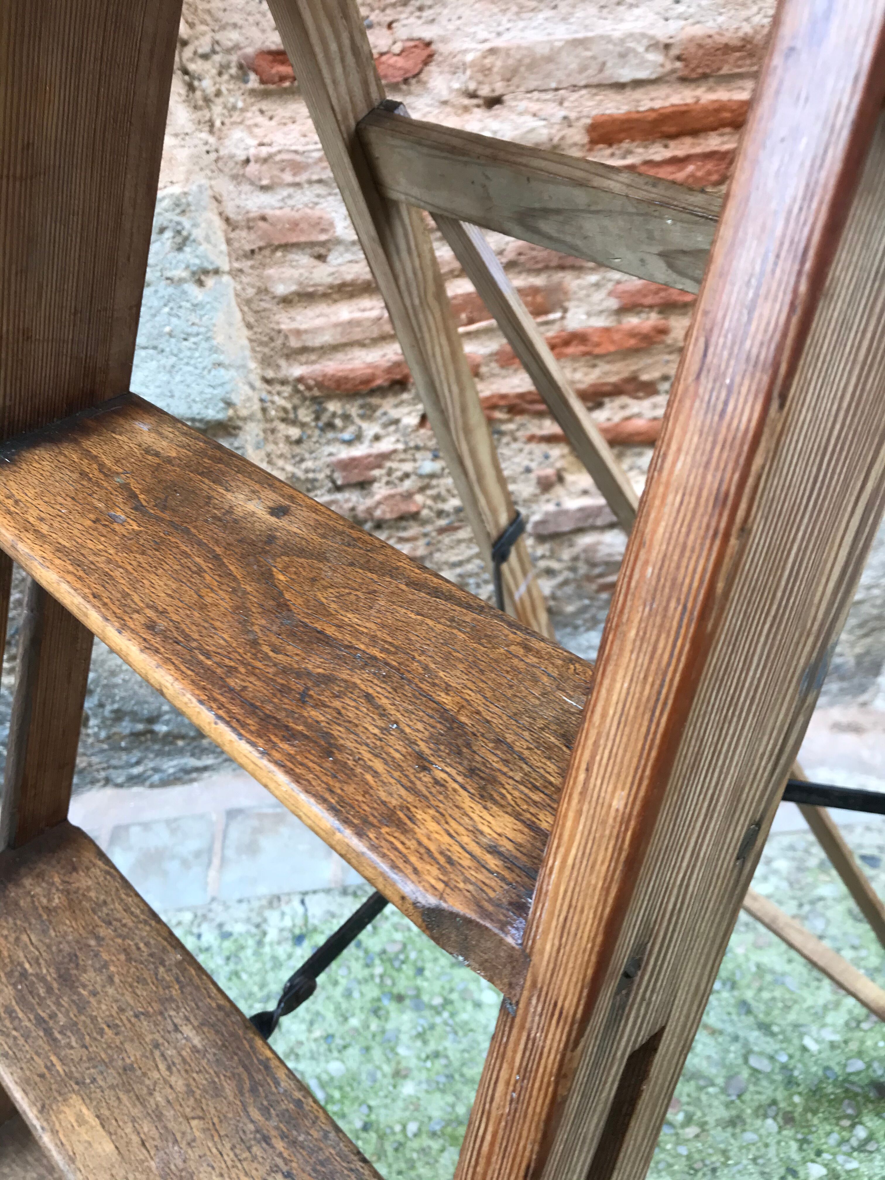 Wooden painter stepladder