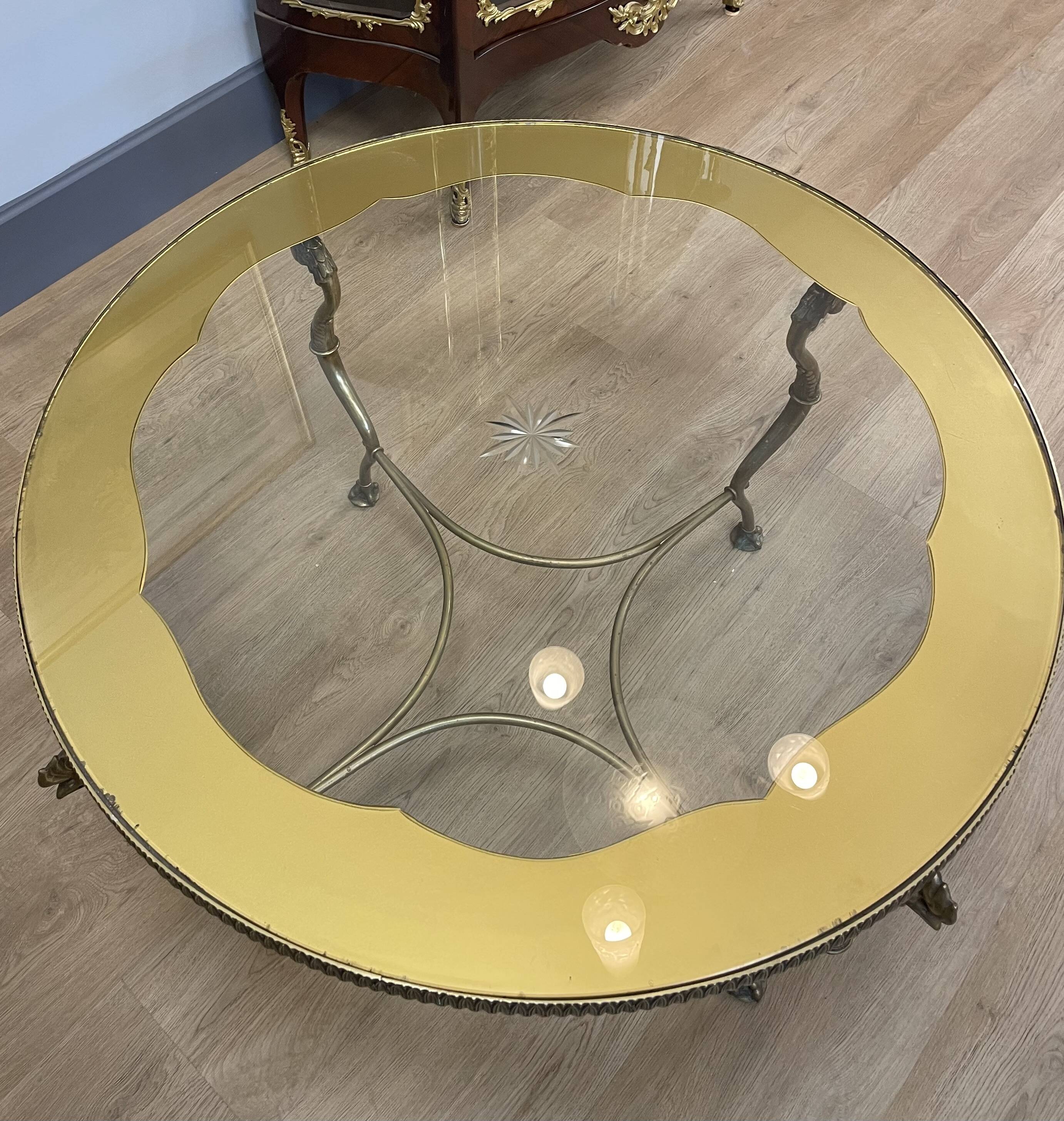 Coffee table, base with rooster decoration