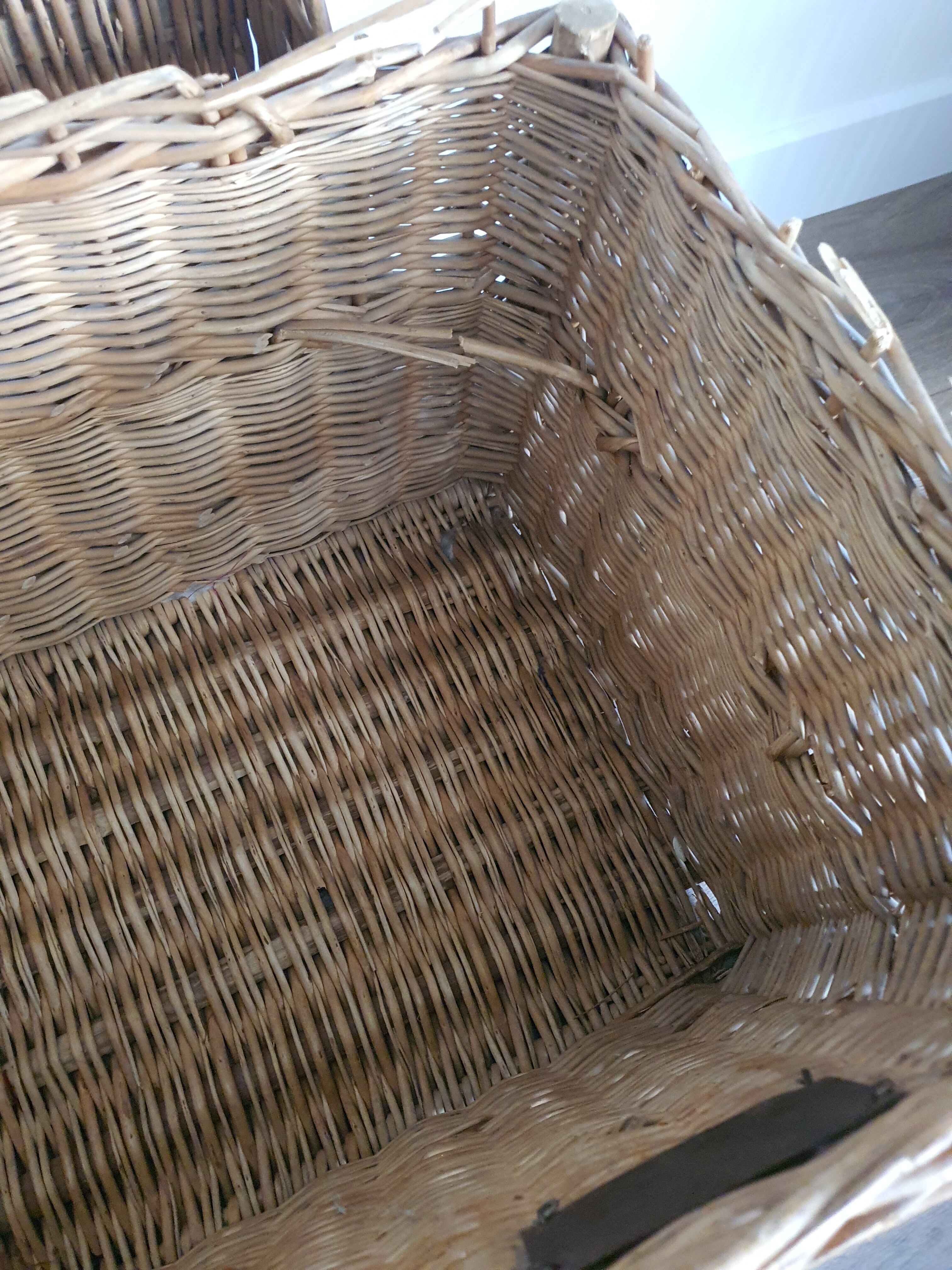 Wicker trunk