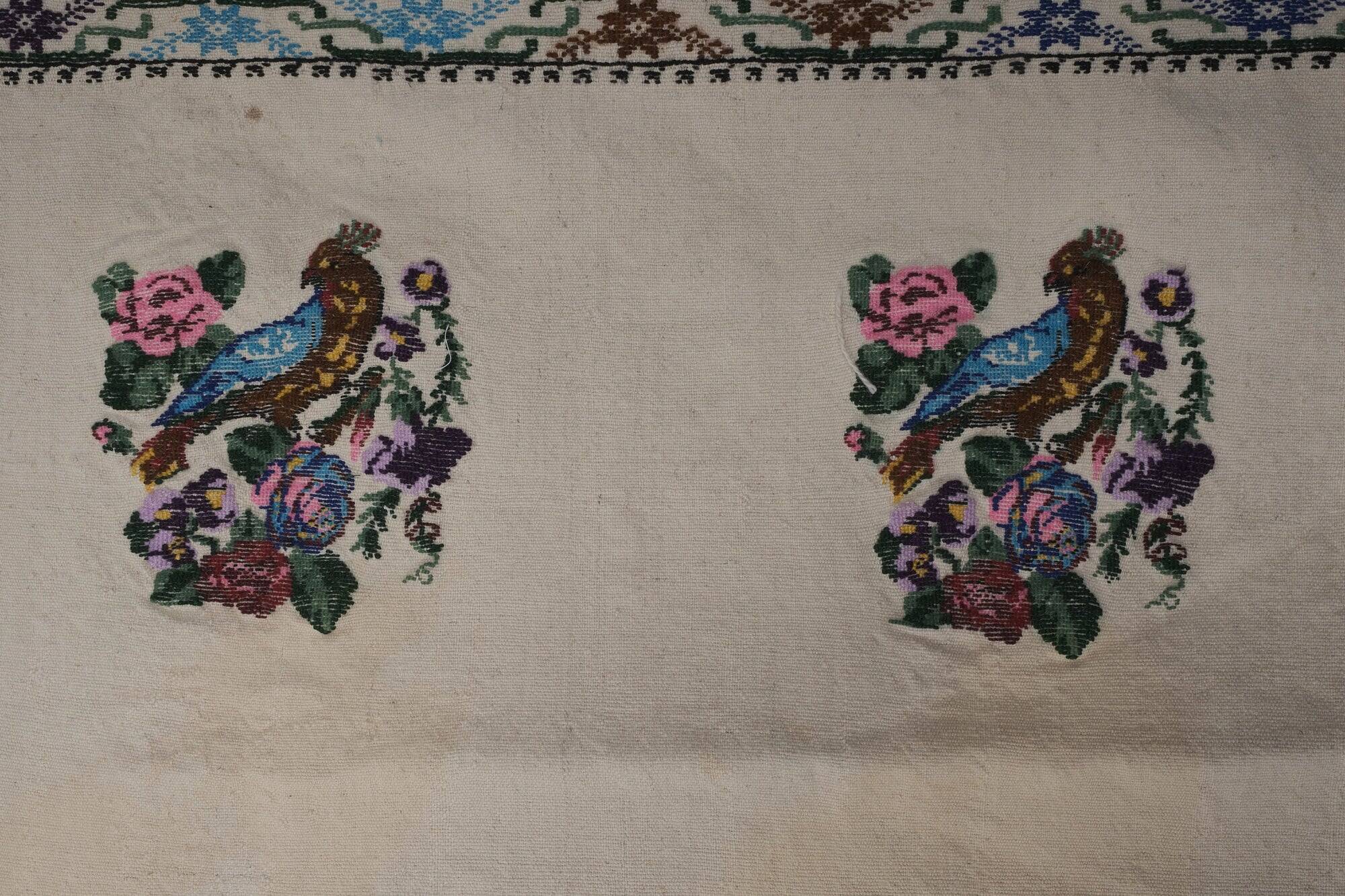 Vintage Turkish kilim, handwoven, 167x233 cm.