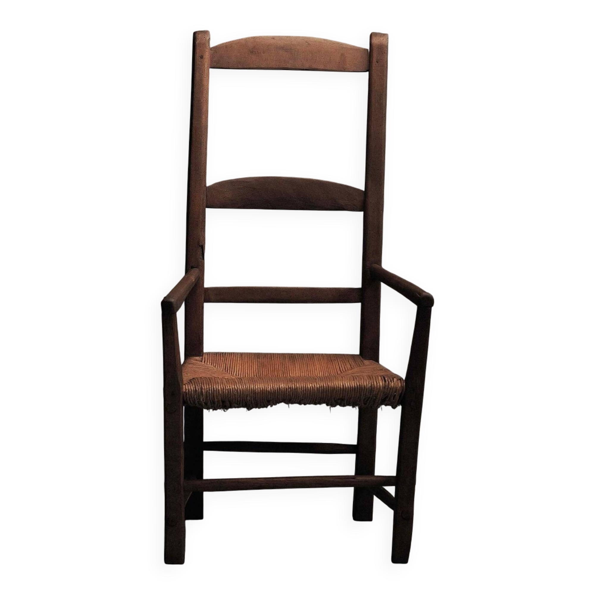 Old peasant armchair in solid wood and woven straw – Auvergne, 19th century.